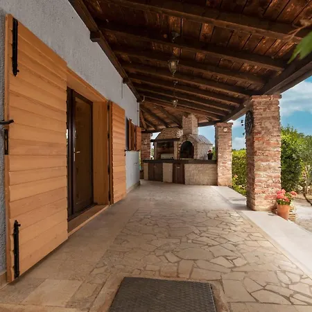 Alexandra Villa